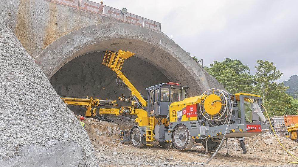 温福高铁福建段首座上跨既有线隧道全面进洞