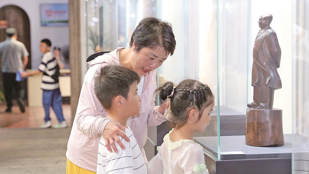 福建省根雕作品邀请展举行