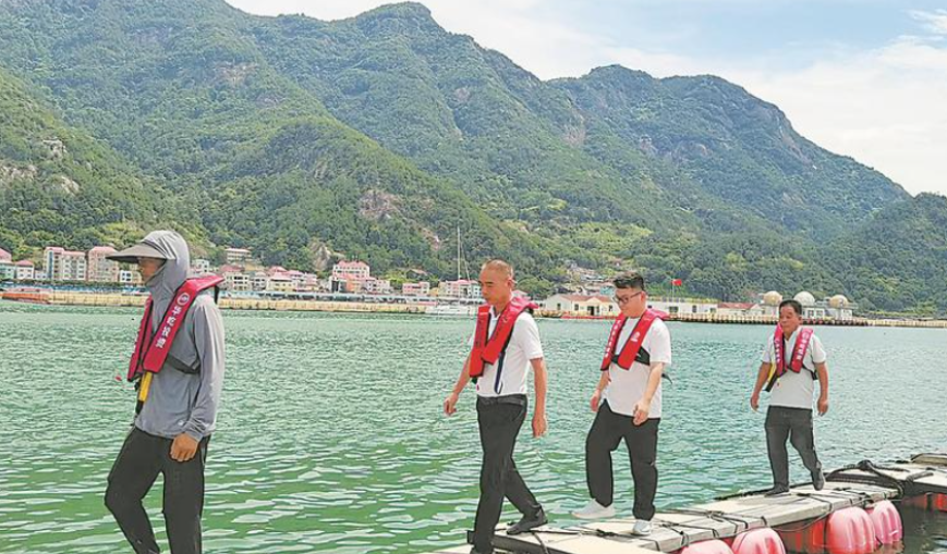 台风“白海豚”逼近，福安村干部筑牢海上防台风防线