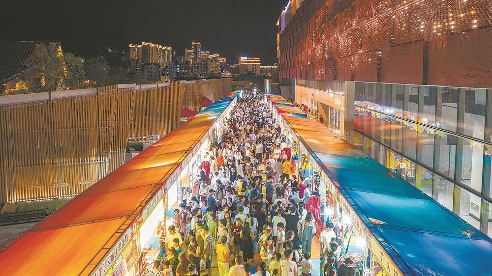 日有陶瓷展览 夜有光影潮玩