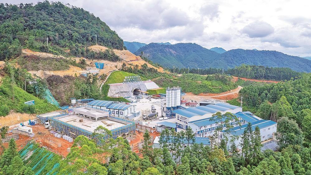 德化县抽水蓄能电站施工现场一派繁忙