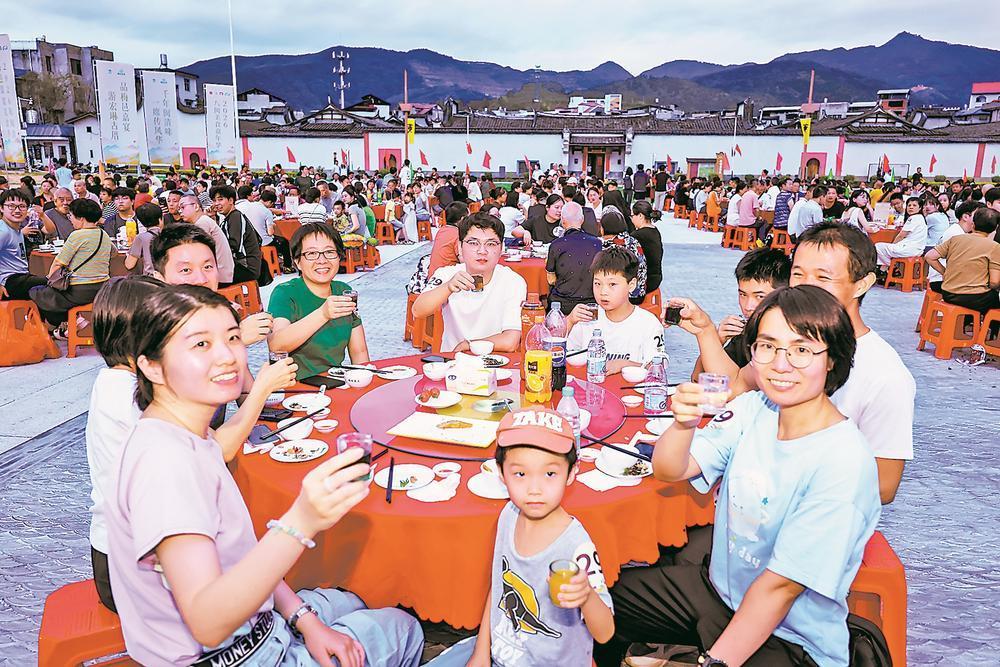活力消费——八闽美食嘉年华暨闽清梅邑嘉宴美食季在福州宏琳厝景区启幕