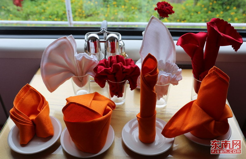 马蹄莲餐巾折花图片图片
