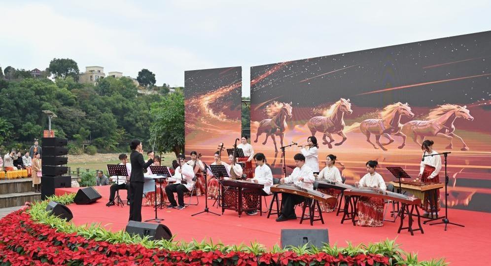 福州：文艺汇演庆新年