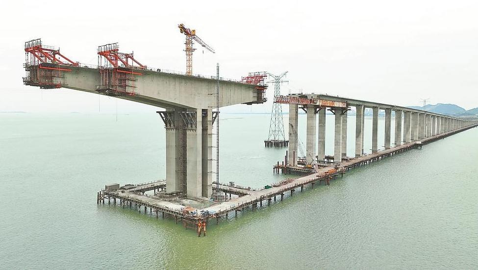 东港特大桥计划于今年6月底全面贯通