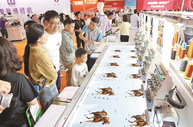 第二十八届海峡两岸纺织服装博览会启幕